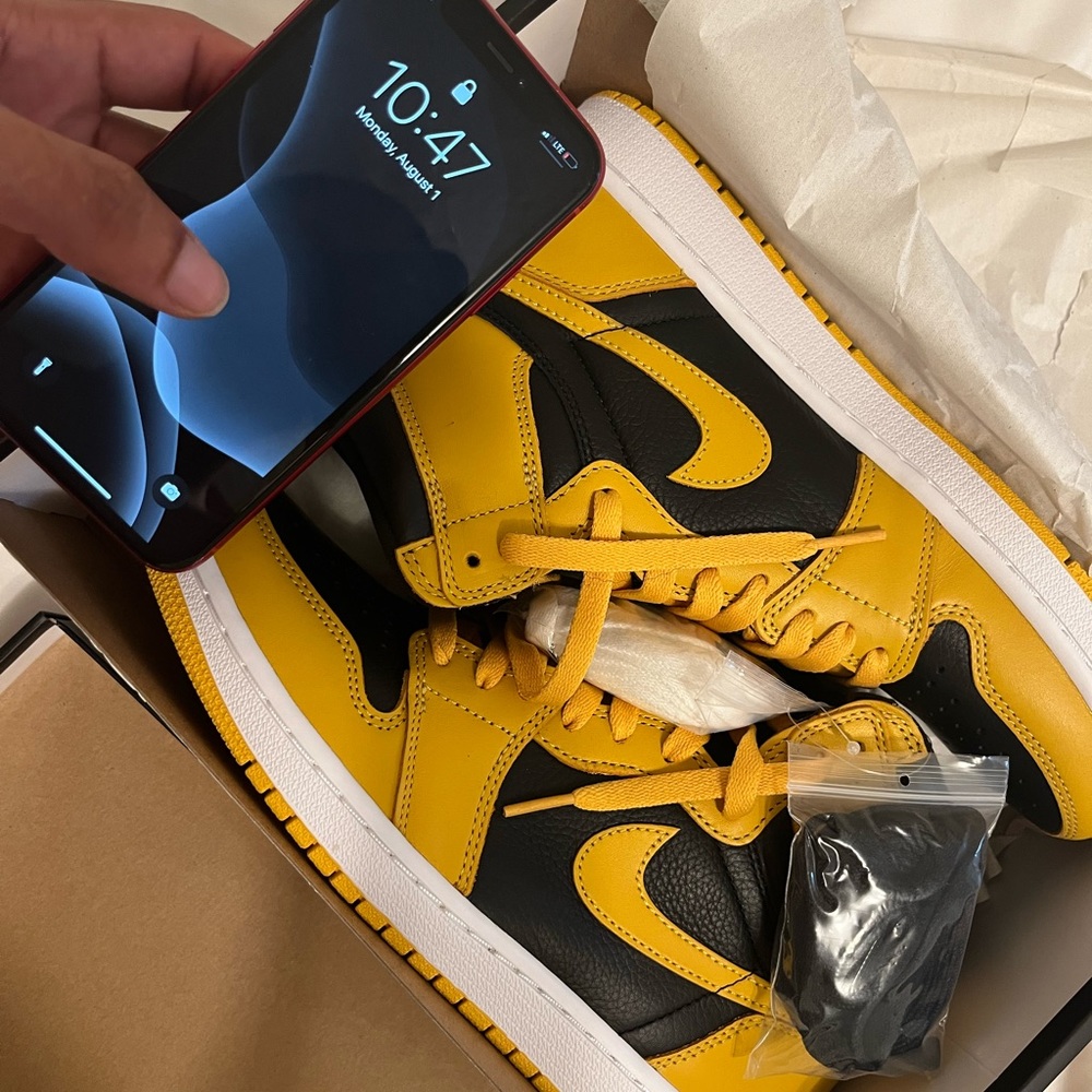 Men’s Jordan 1s high size 9